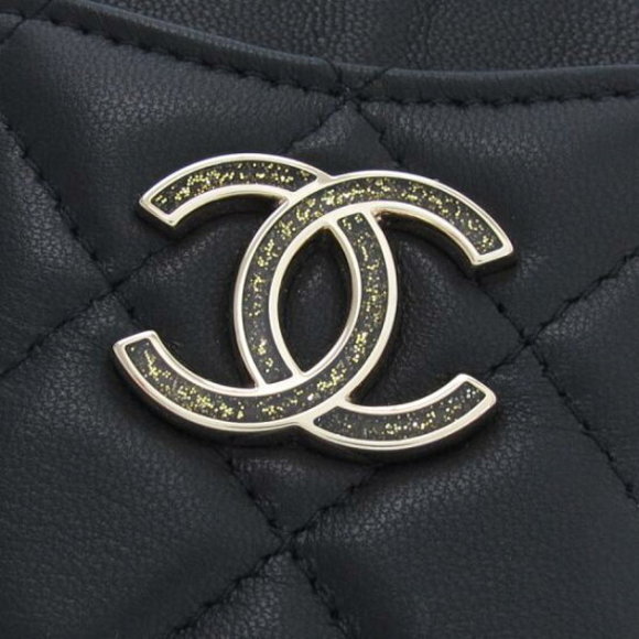 Chanel Matelasse chain card case - Picture 4 of 9